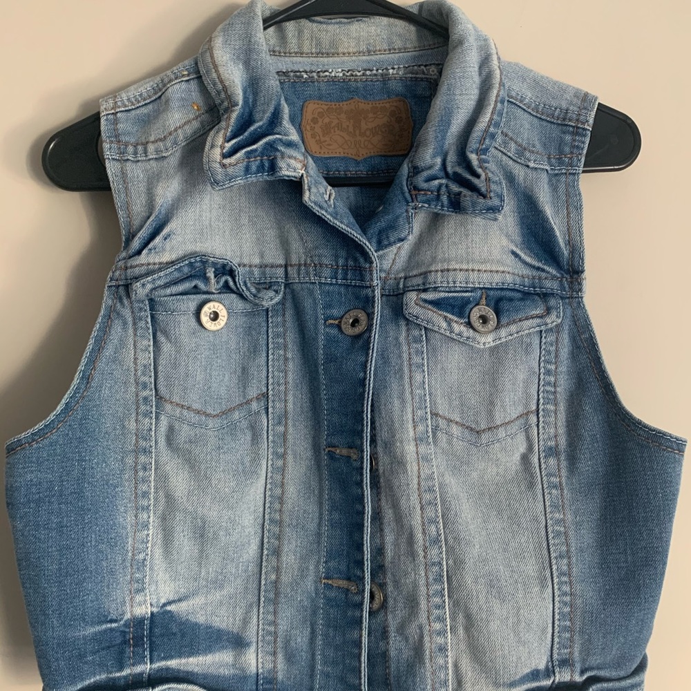 Sleeveless denim Jean jacket